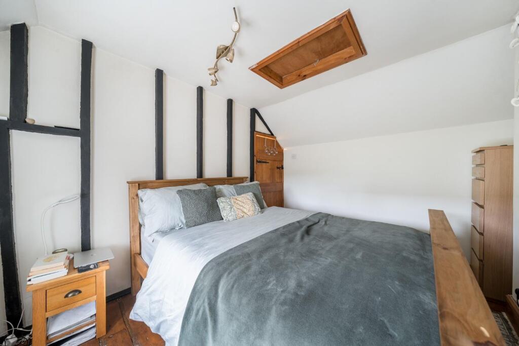 Bed 1.jpg