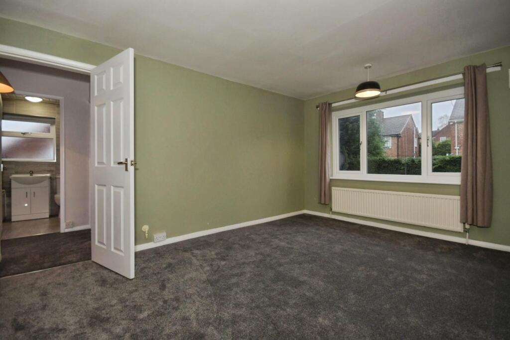 BEDROOM 1 02.jpg