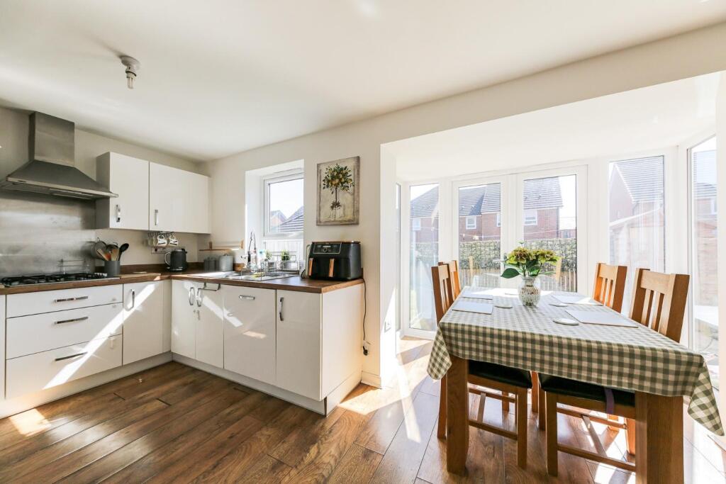Kitchen / Dining room
