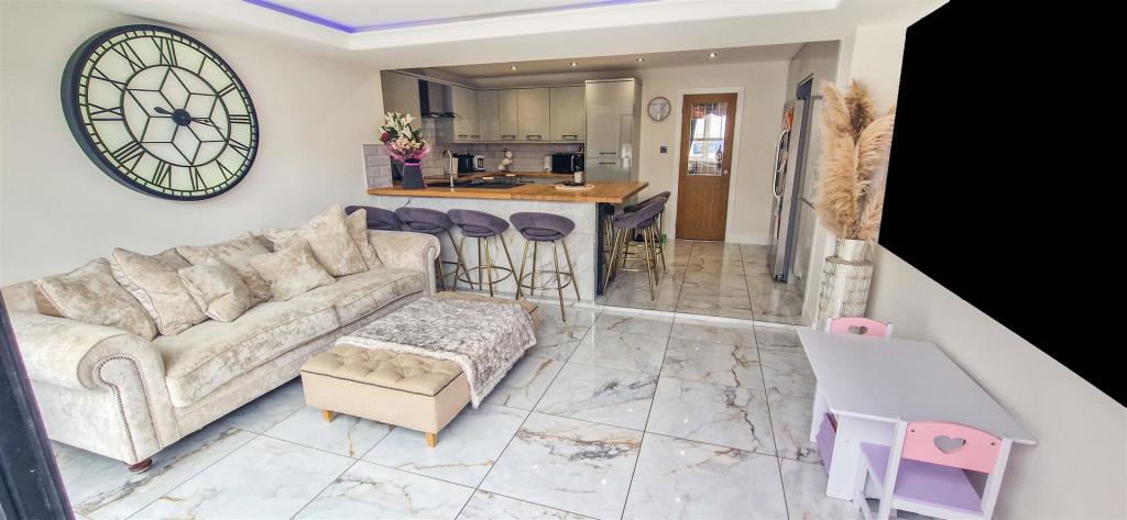 KITCHEN/ DINER
