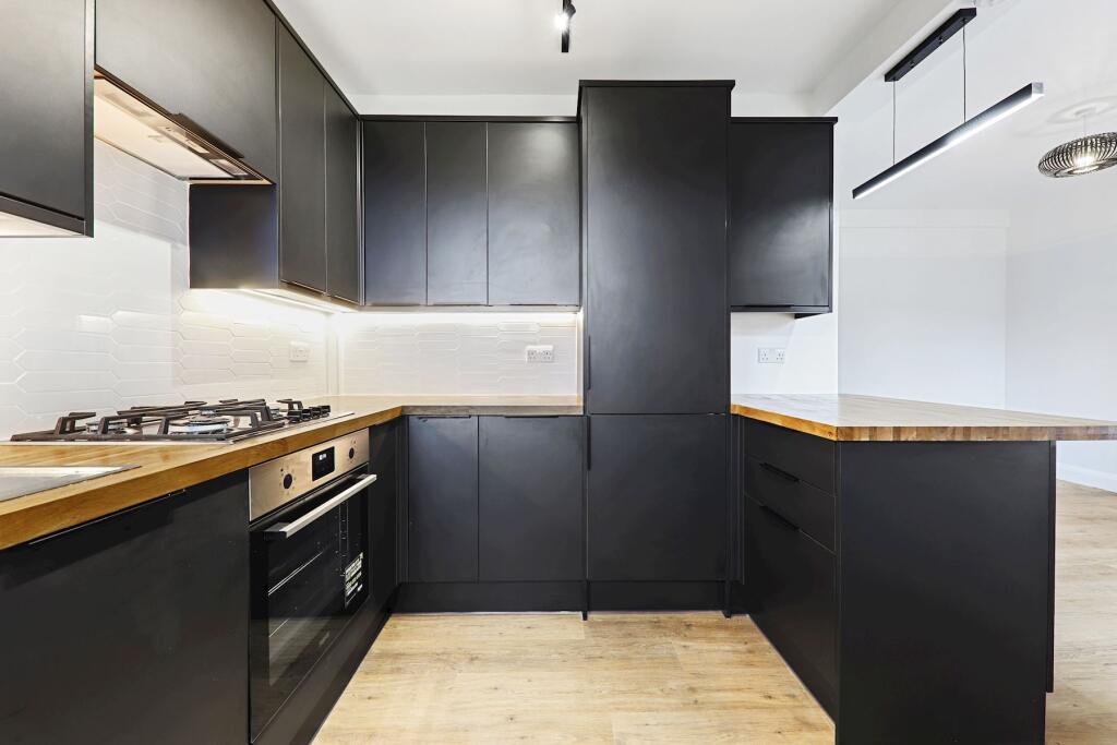 3.KITCHEN.JPG