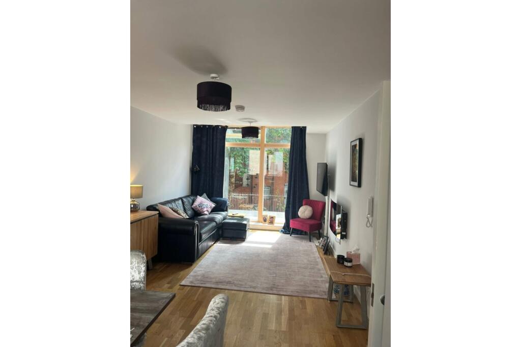 Apartment Living Rm
