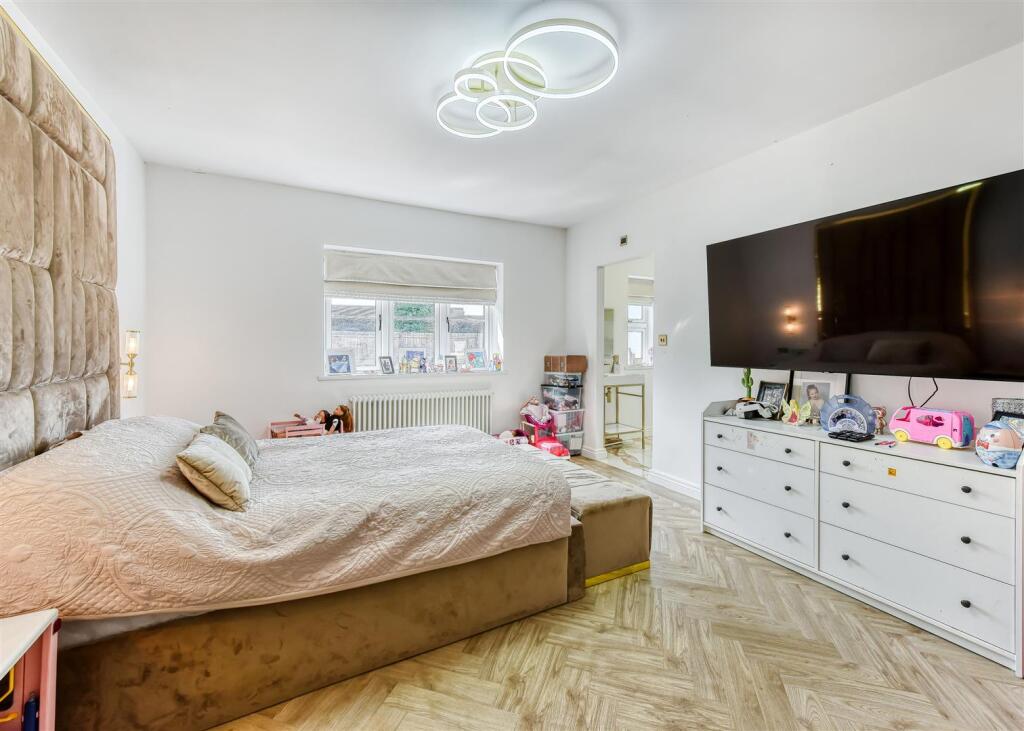 Meadow View-bed2.jpg