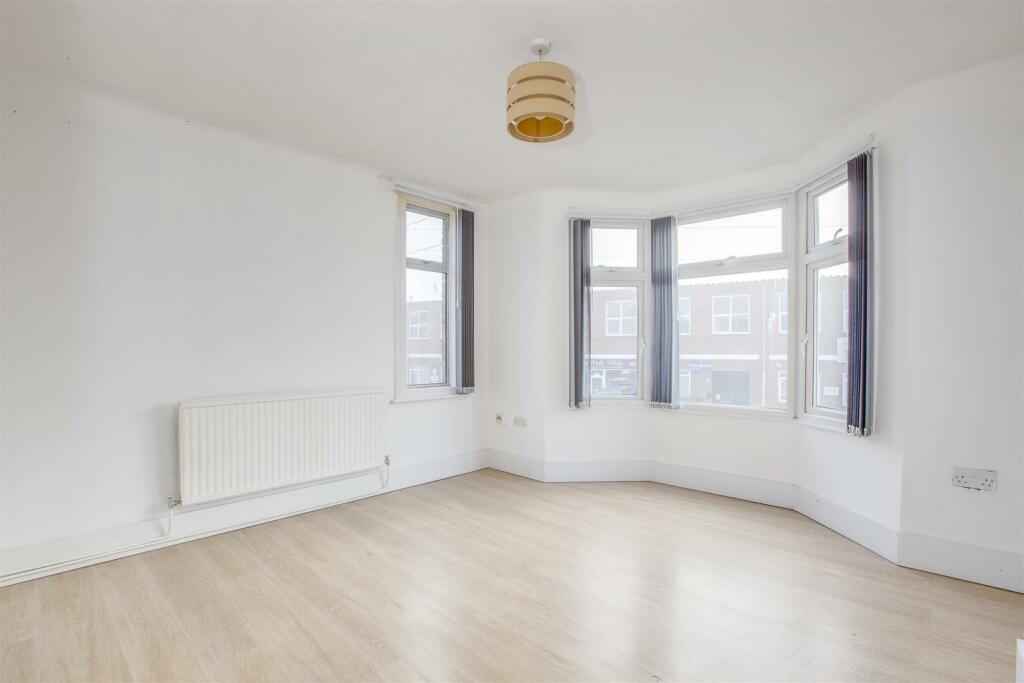 7 Victoria Street, HP11 2LU-3.jpg