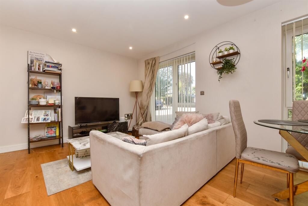 Kitchen / Living Room