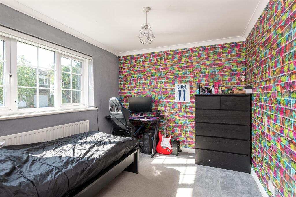 10 Birchfields bedroom2.jpg