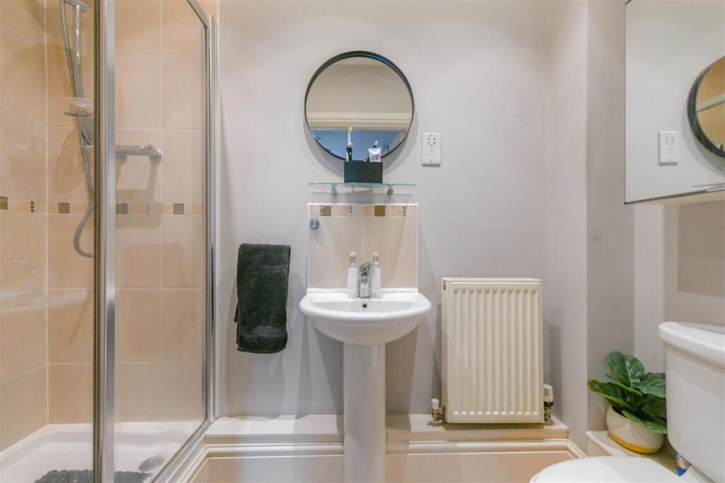 EN SUITE