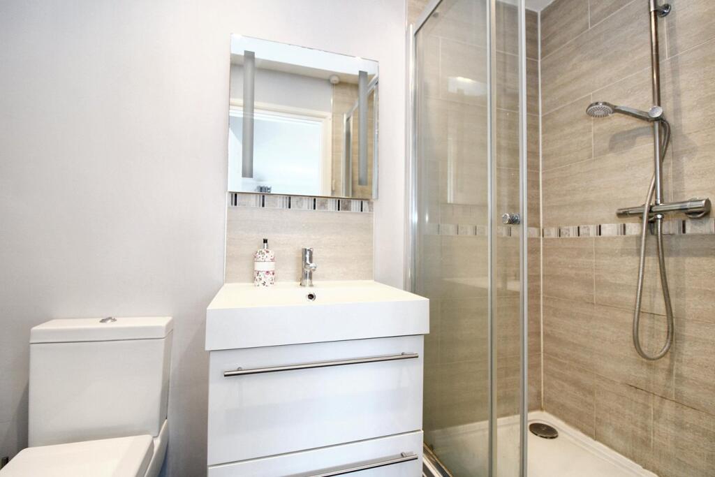 EN-SUITE SHOWER ROOM 
