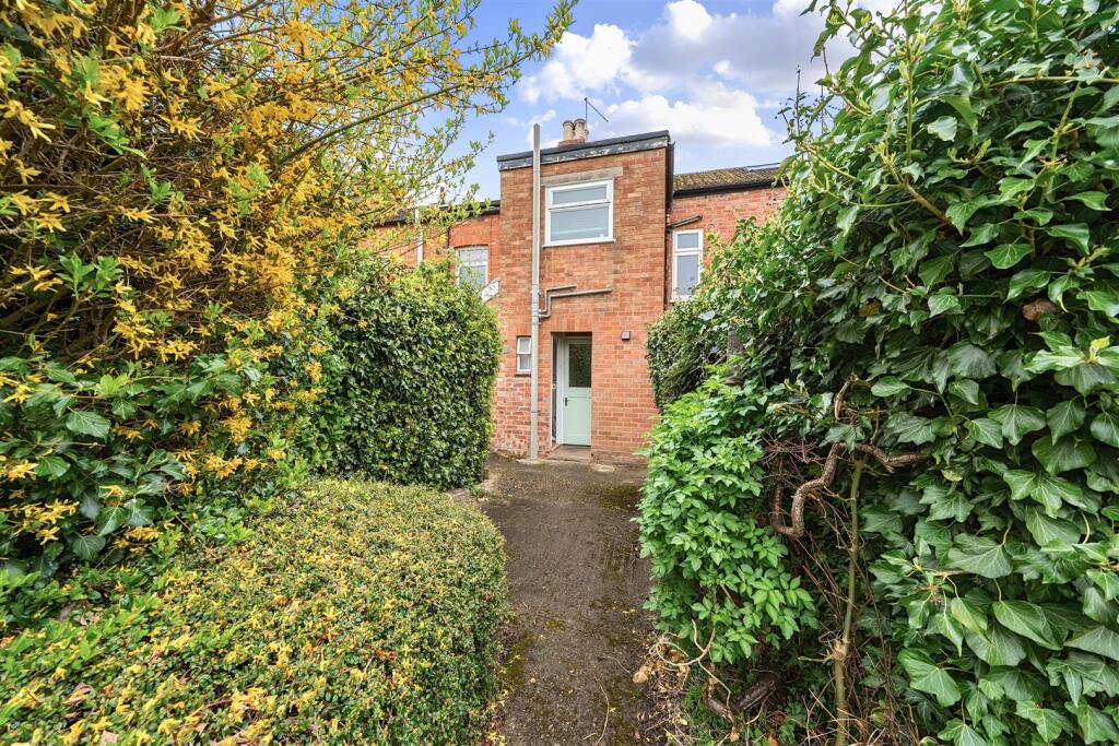 24 Pomfret Road, Towcester (11).jpg