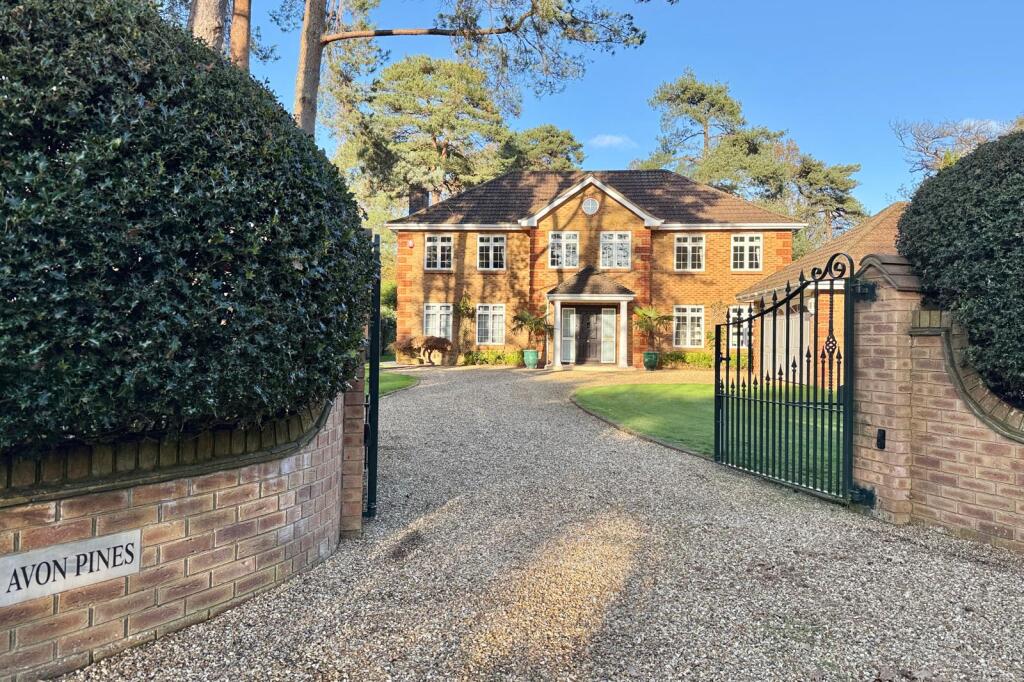 4 bedroom detached family home