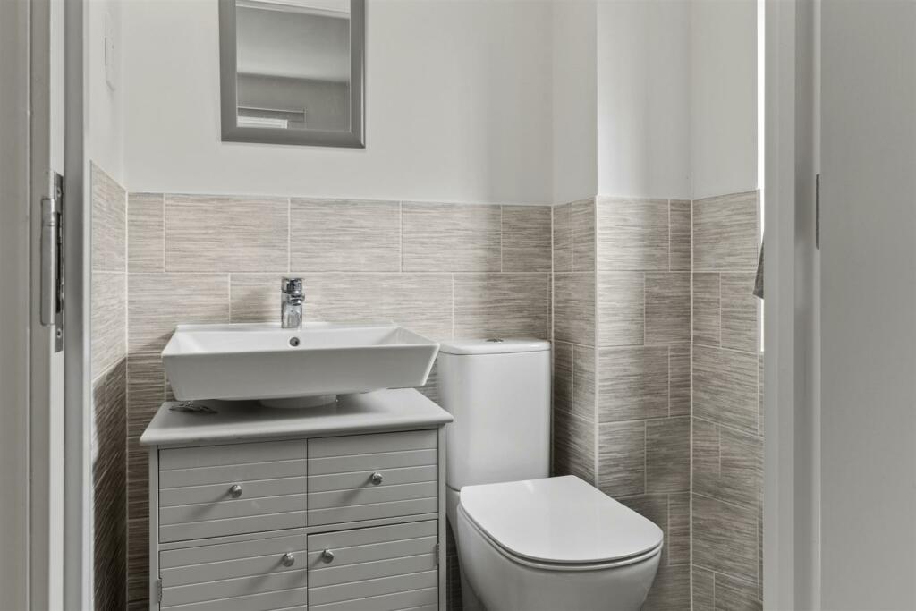 SHOWER ROOM ENSUITE