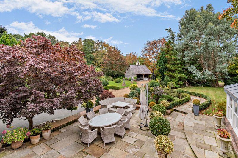 External sitting/dining area