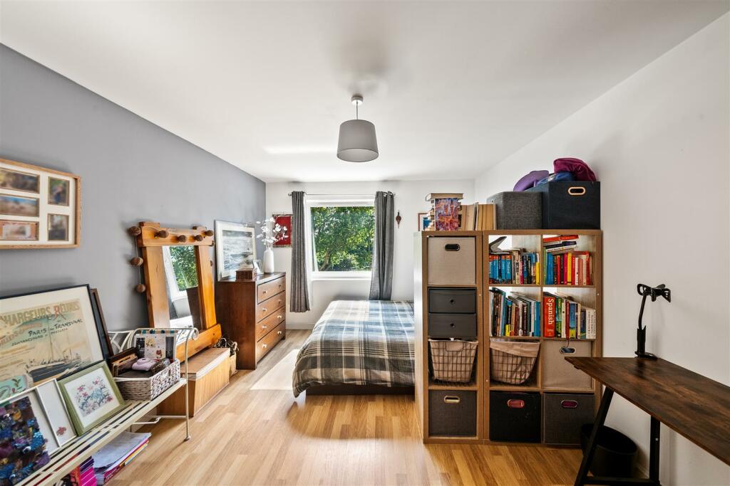 bedroom002.jpg