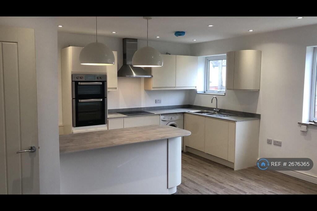 Kitchen/Lounge Pic 2