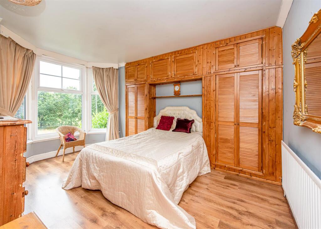 41 Broad Lane-bed1.jpg