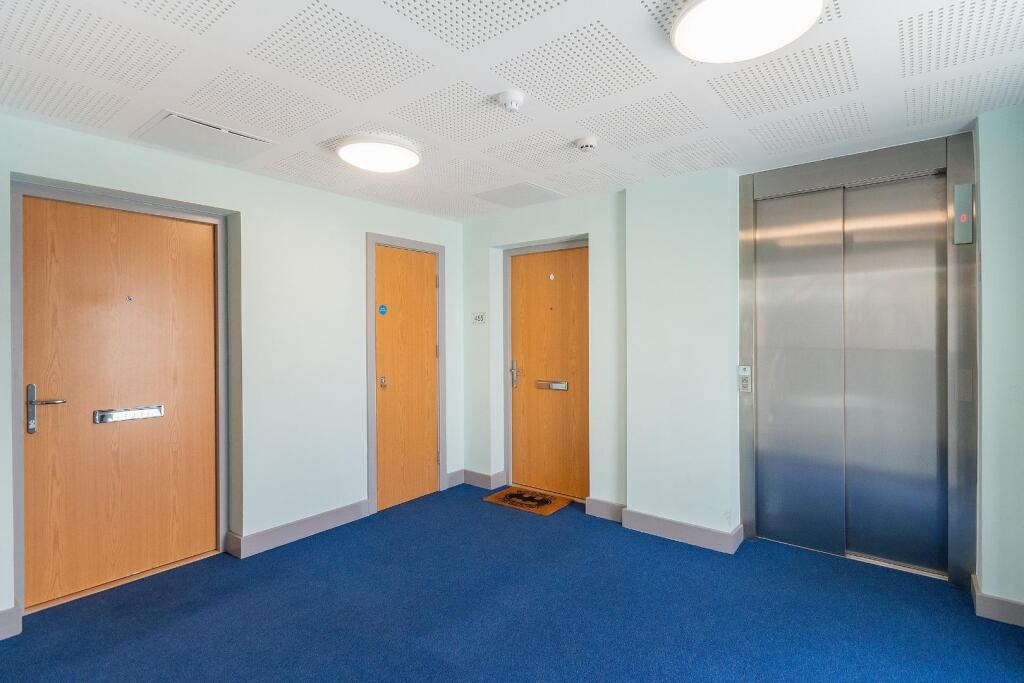 4P5W4AV - Communal Entrance A.jpg