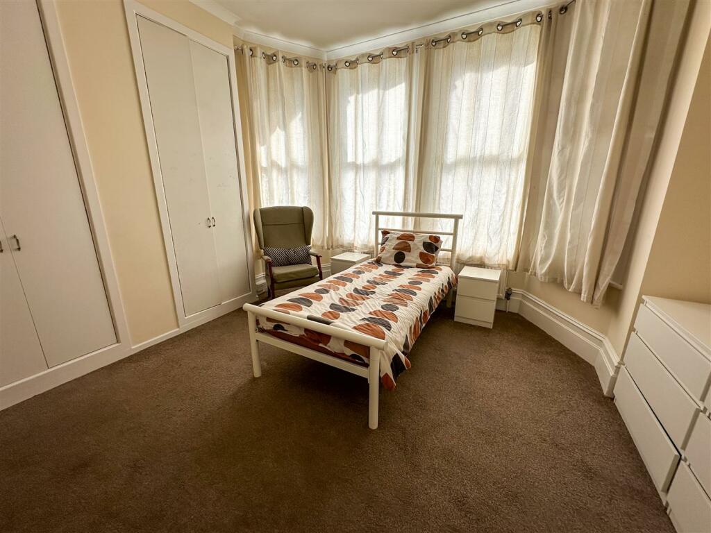 BEDROOM 22