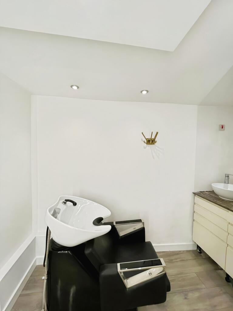 Salon Room