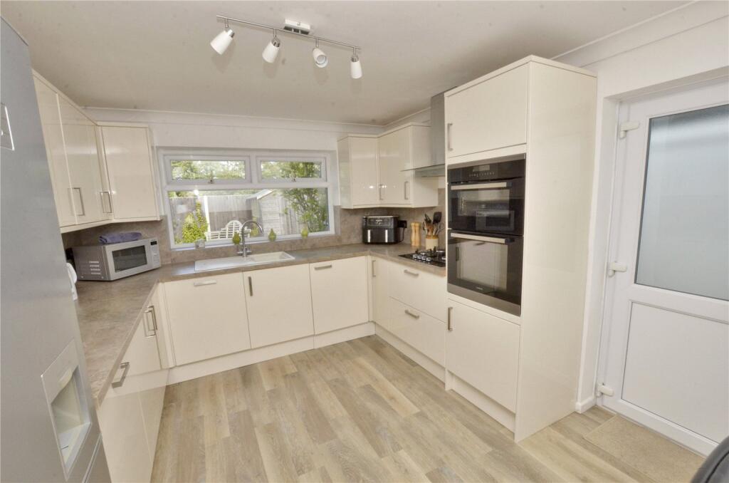 Kitchen/Breakfast Rm