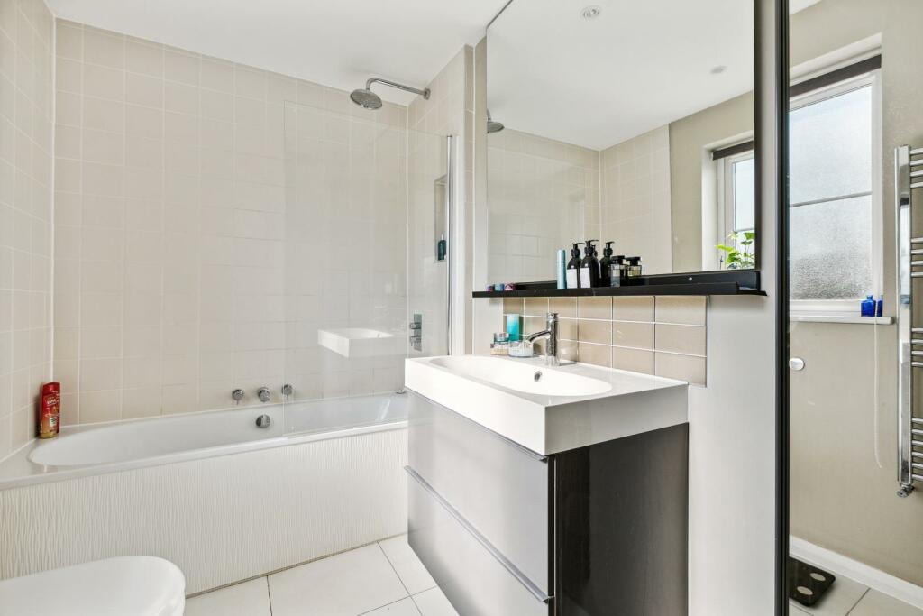 Master Bedroom En-Suite