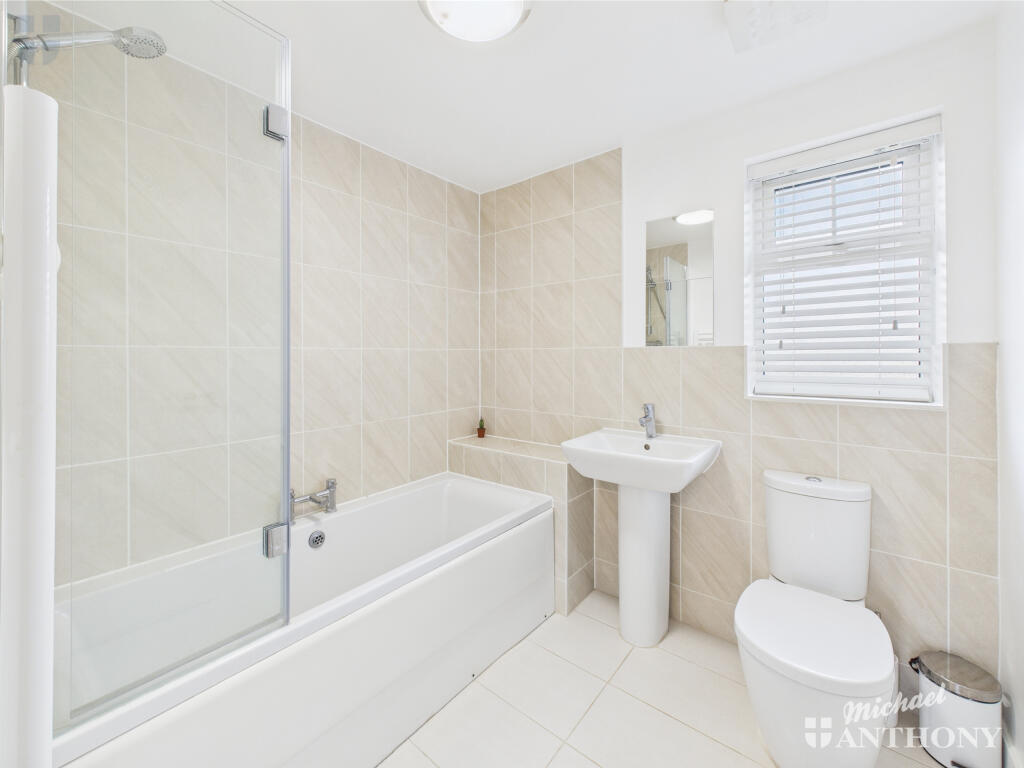 CAM03852G0-PR0297-STILL011