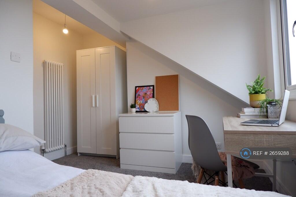 Bedroom 3 (Front Attic)