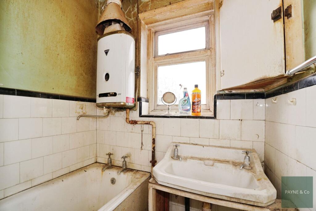 First Floor Bathroom/WC