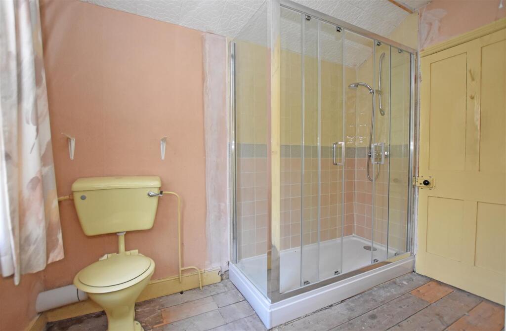 Family Shower Room.JPG