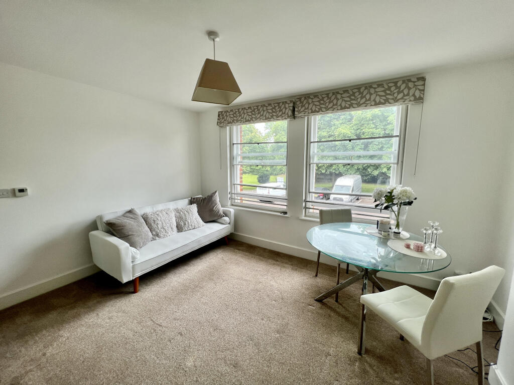 3. Reception Alt.JPG