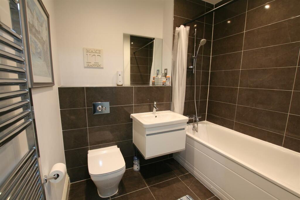 kingst,flat7,bathroom.JPG