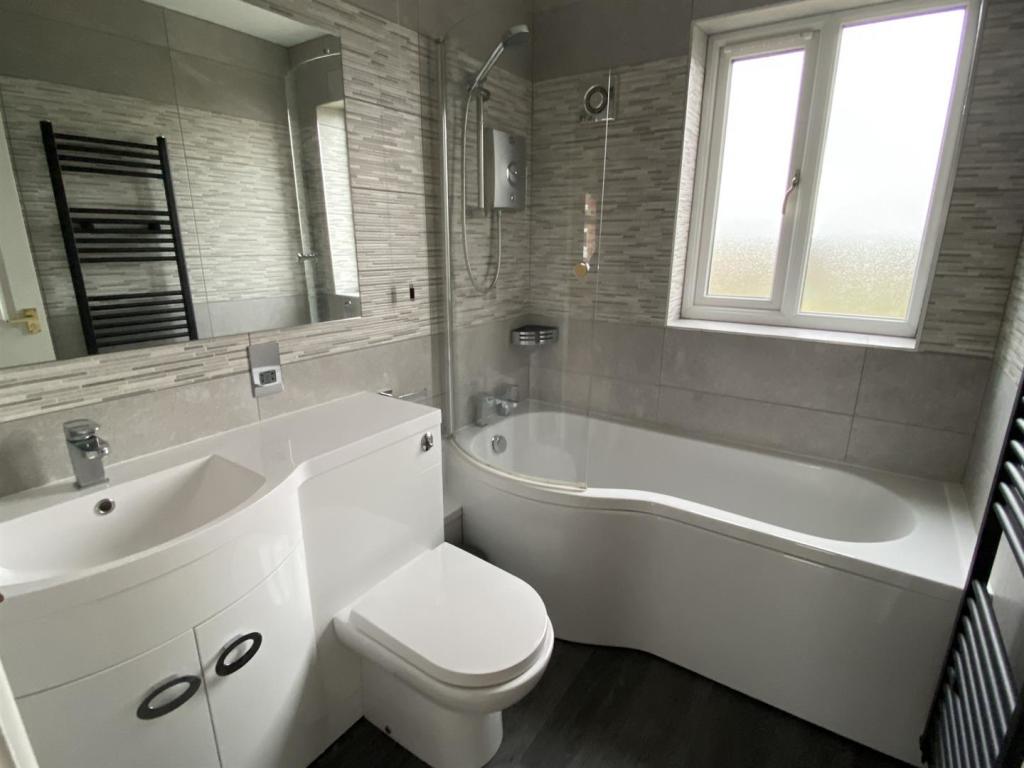 12HAC-bathroom.JPEG