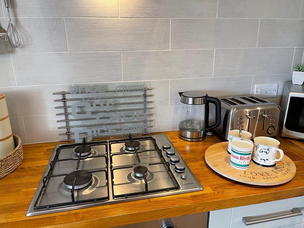 OPEN PLAN LIVING, DINING AND KITCHEN AREAS