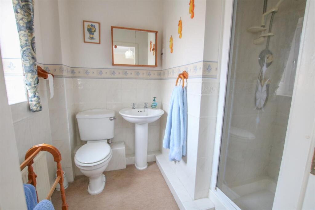 EN SUITE SHOWER ROOM