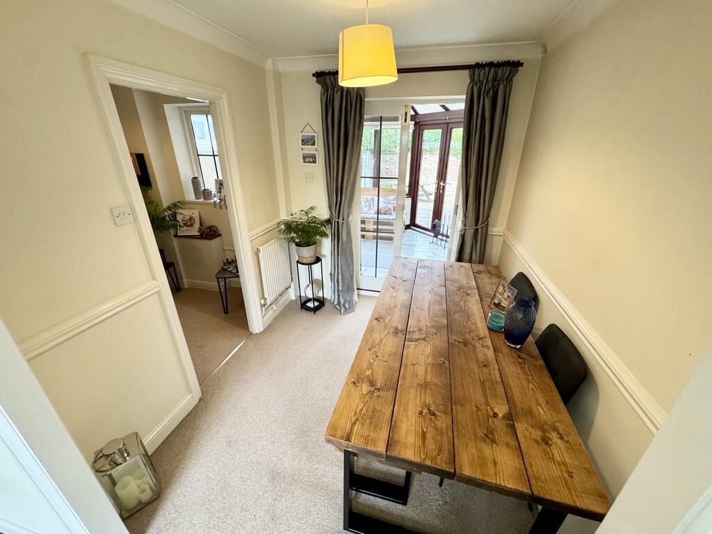 16 Little Manor G...