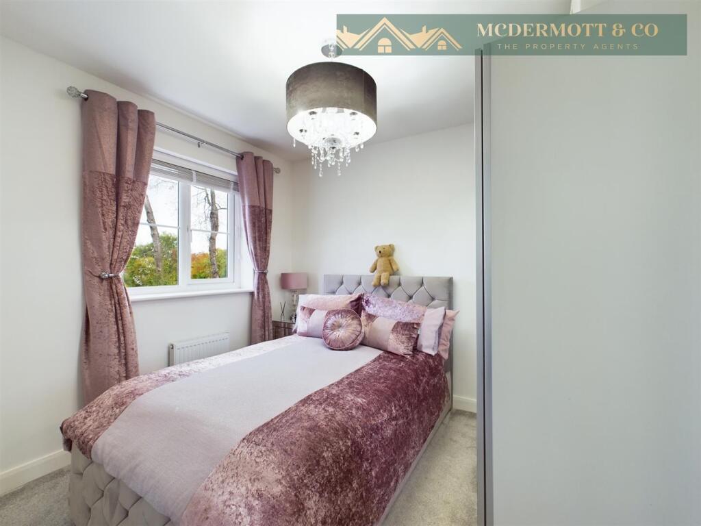 CAM03850G0-PR0042-STILL001 - bed2.jpg