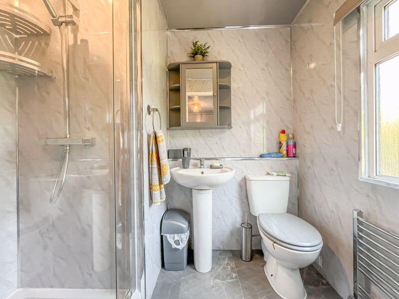 EN-SUITE SHOWER ROOM