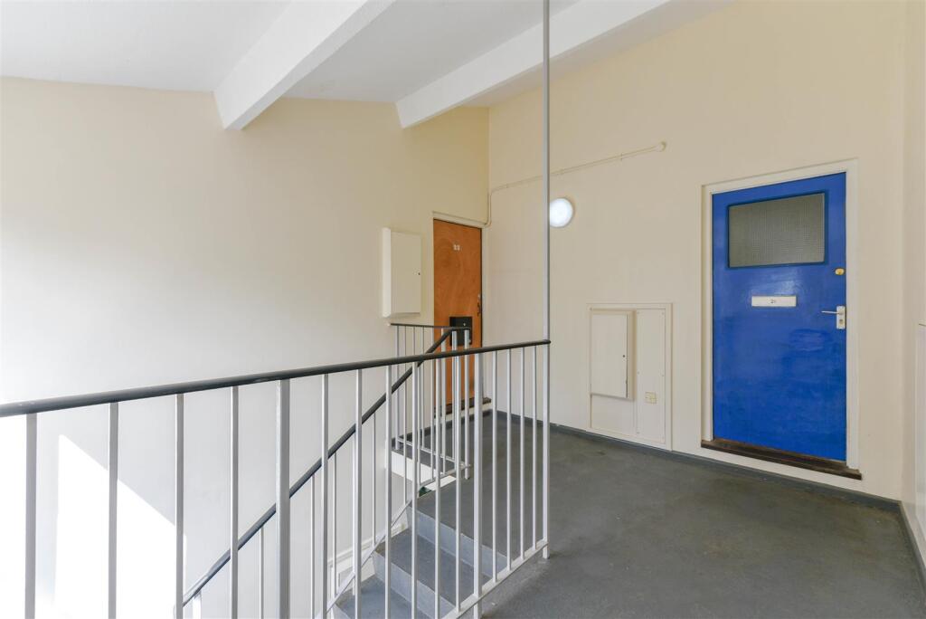 COMMUNAL ENTRANCE HALL