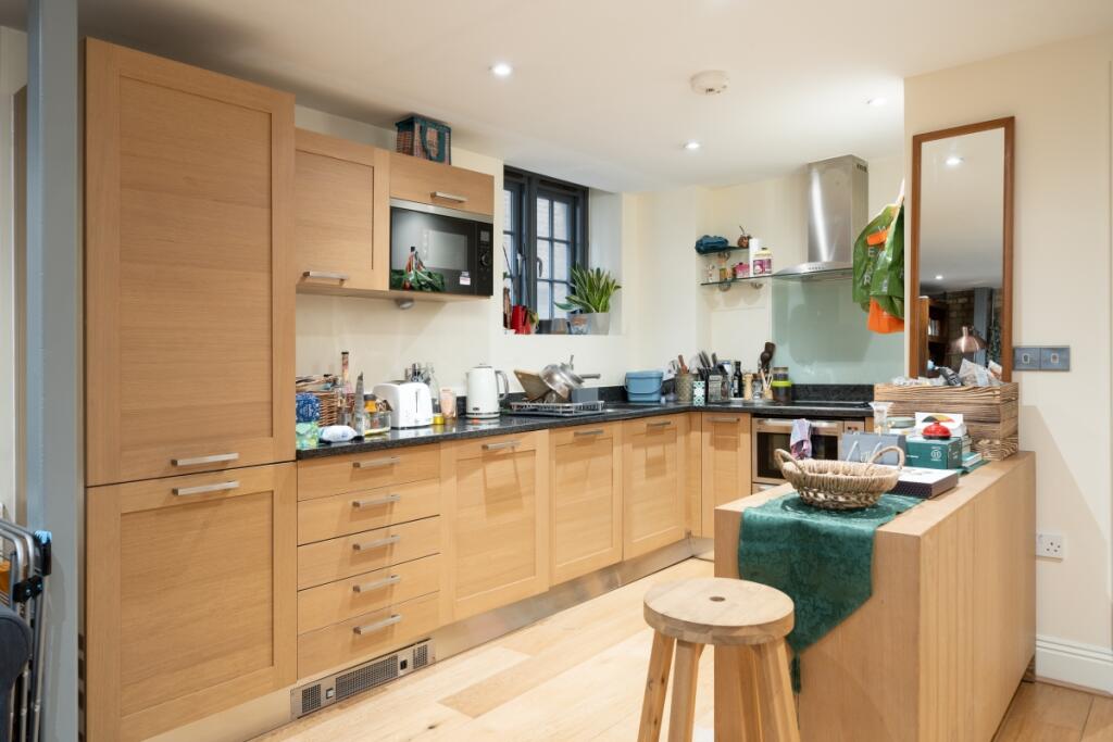 Tempus Wharf 12 (...