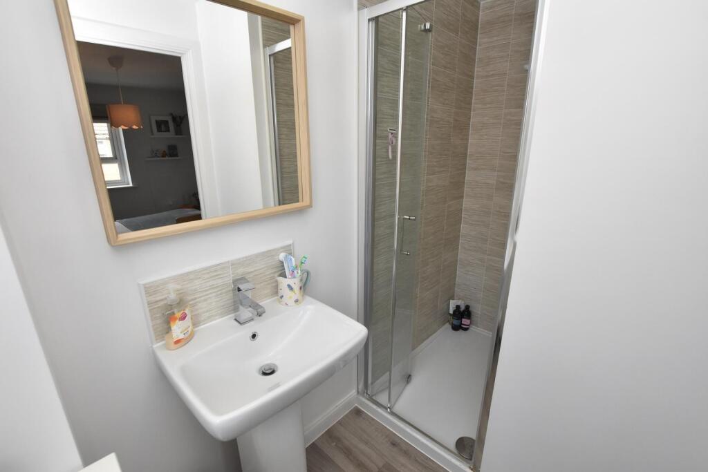 EN SUITE
