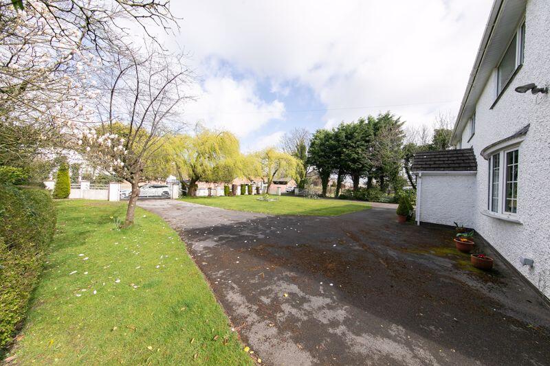 Front garden &amp; driveway