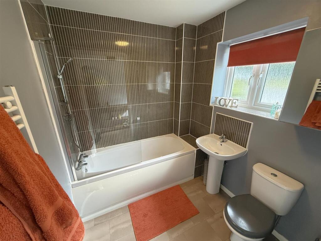 Bathroom.JPG