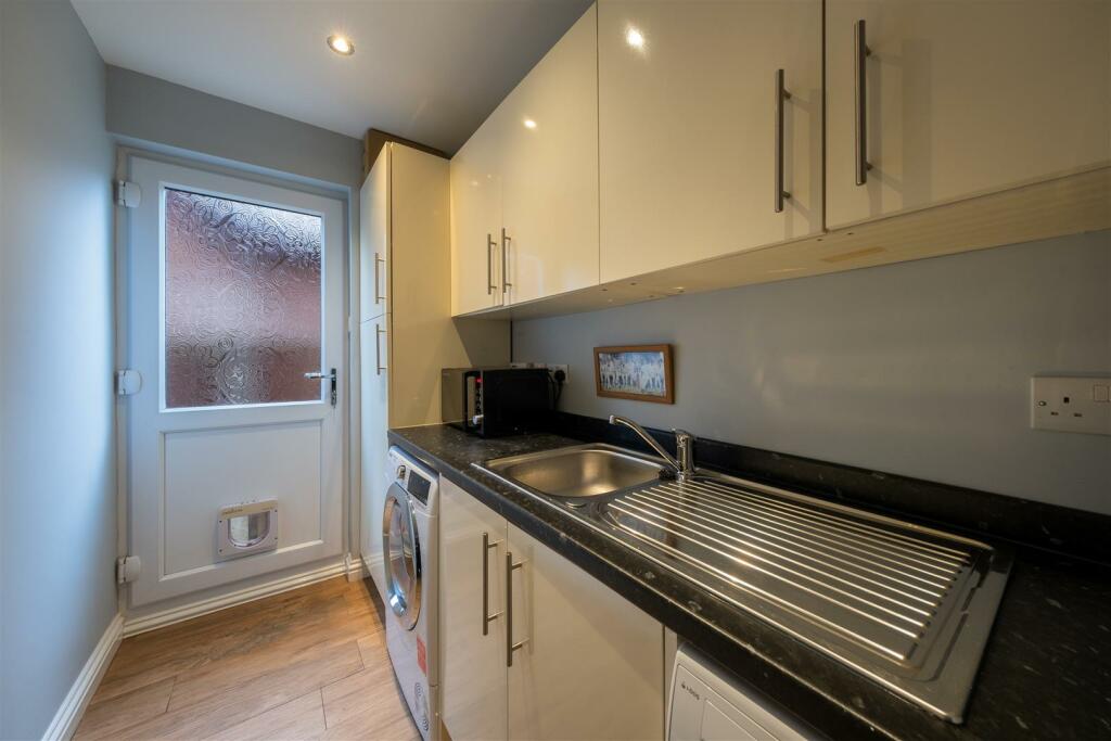 2 Barnside Way-008.jpg