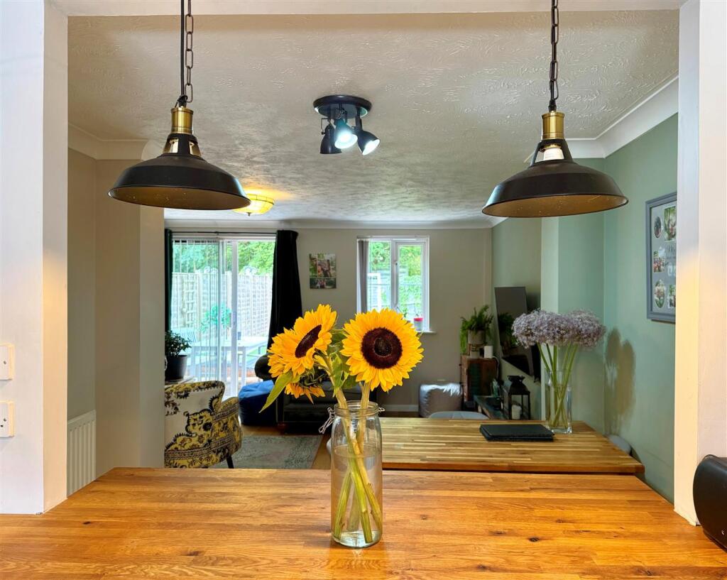 kitchen 2.jpg