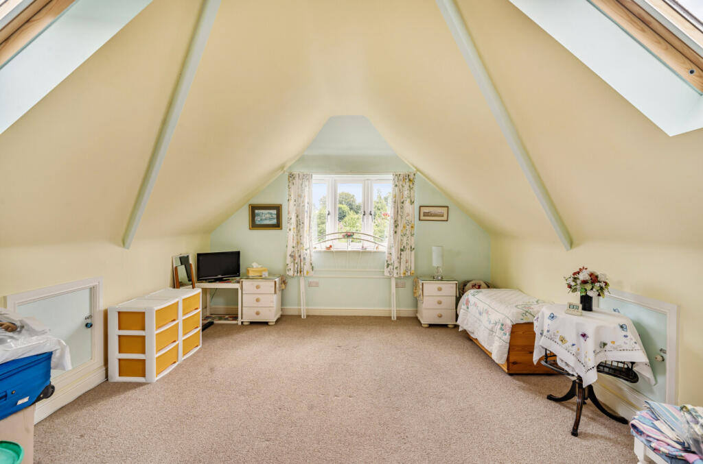 1328380-4-6880f9b...