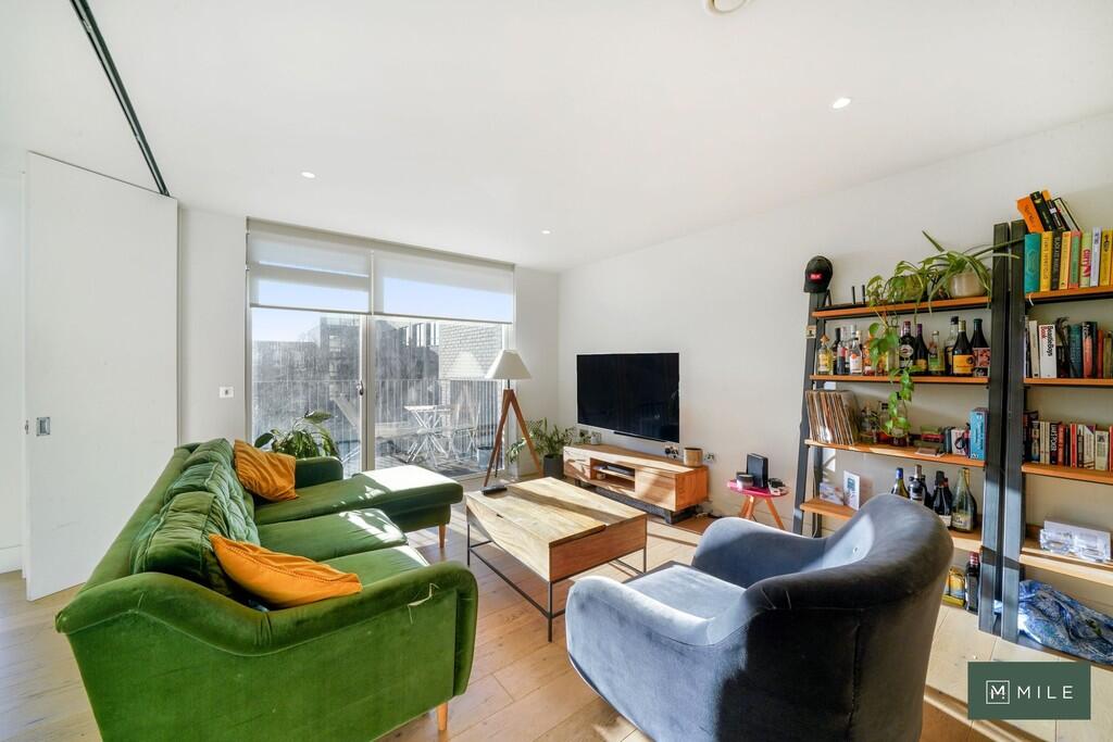 Apartment 26, Nau...