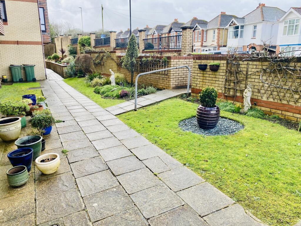 bayview communal garden 