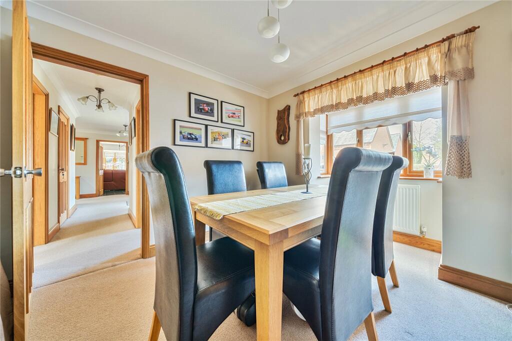Bed 4/ Dining Room