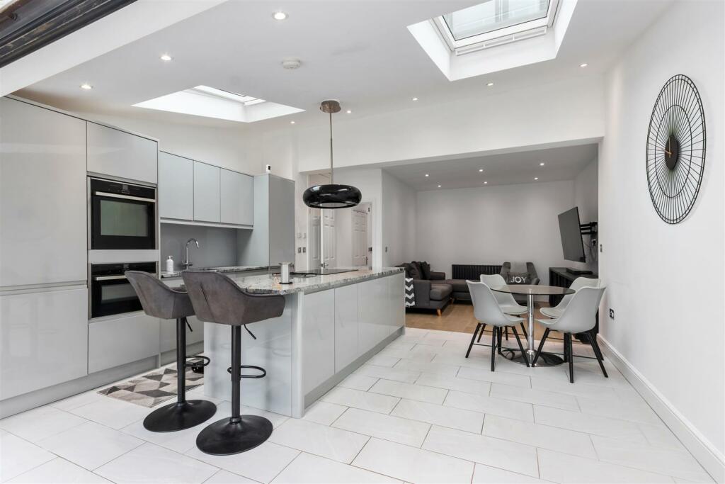 Stunning Open Plan Kitchen/Dining/Family