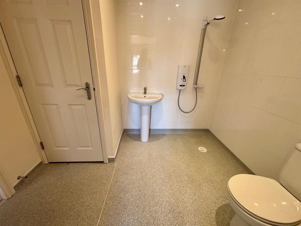 Jack and Jill En-Suite Wet Room