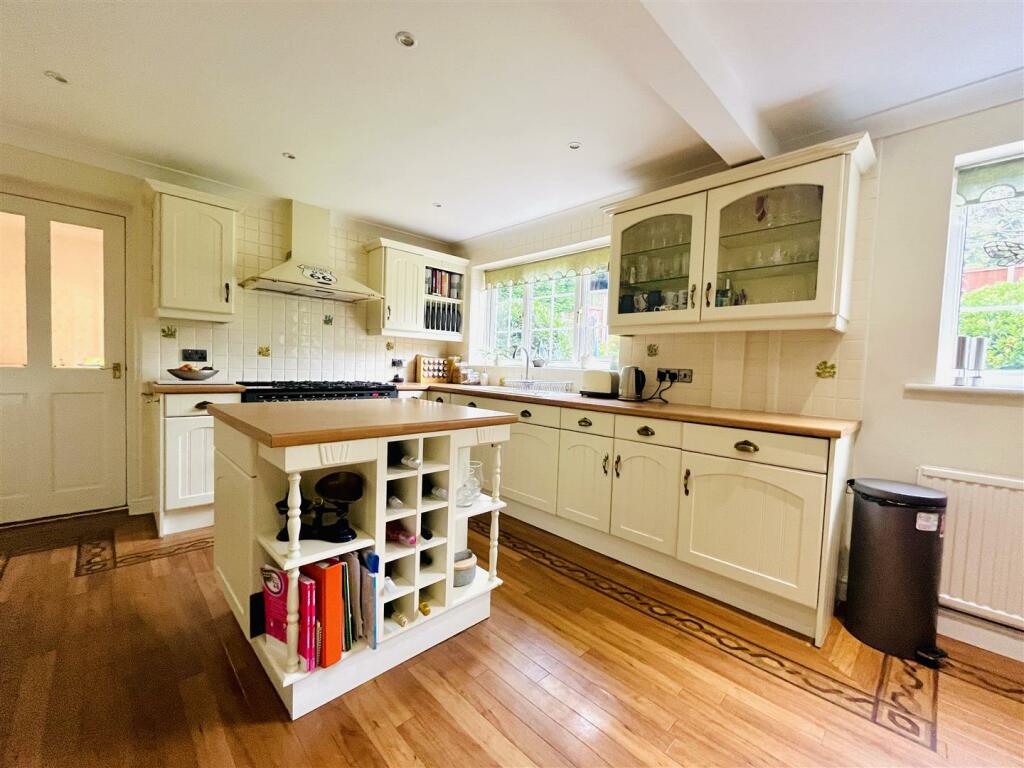 Dining Kitchen Aspect 2